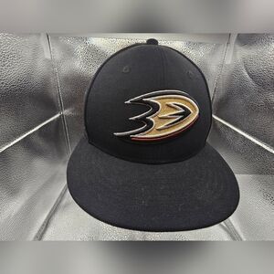 Anaheim Ducks NHL Fanatics Fitted Hat – Size 7 (55.8 cm) – Black